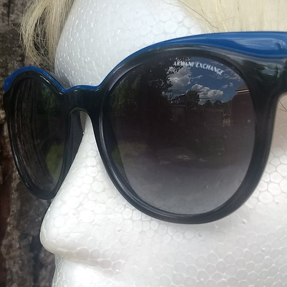 Armani Exchange sunnies NWOT +NWT case